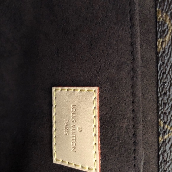 ***SOLD***Louis Vuitton Pochette Metis - Picture 4 of 8